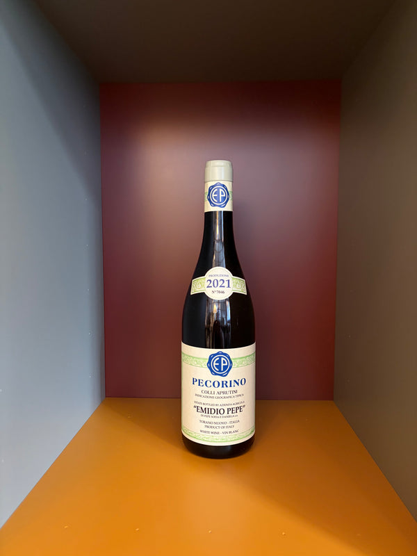 Emidio Pepe wine bottle, Pecorino d'Abruzzo 2021, front label with 2021 year