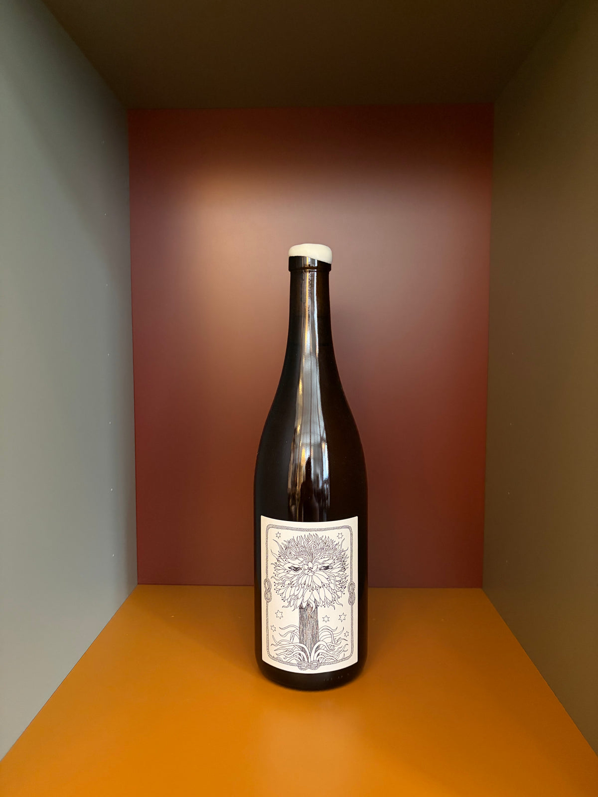 Naboso Labyrint II wine bottle with foil cap and white front label
